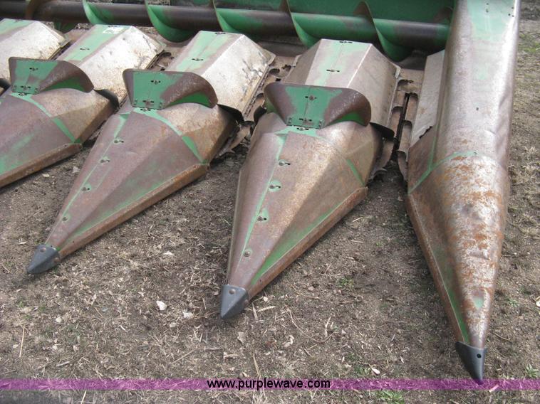 image for item I5671 John Deere 843 corn head
