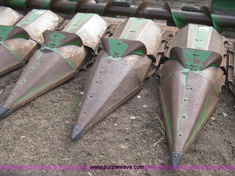 image for item I5671 John Deere 843 corn head