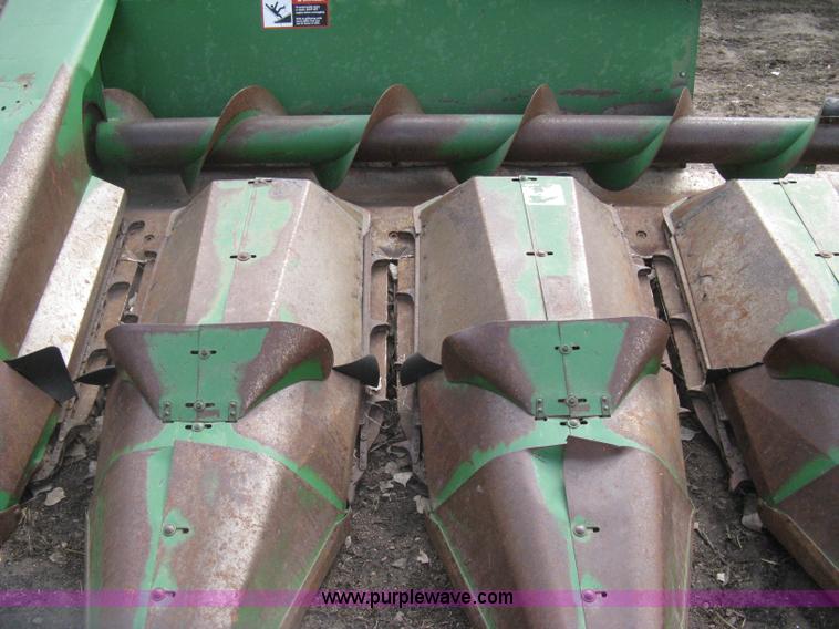 image for item I5671 John Deere 843 corn head