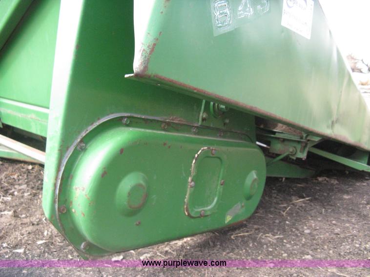 image for item I5671 John Deere 843 corn head