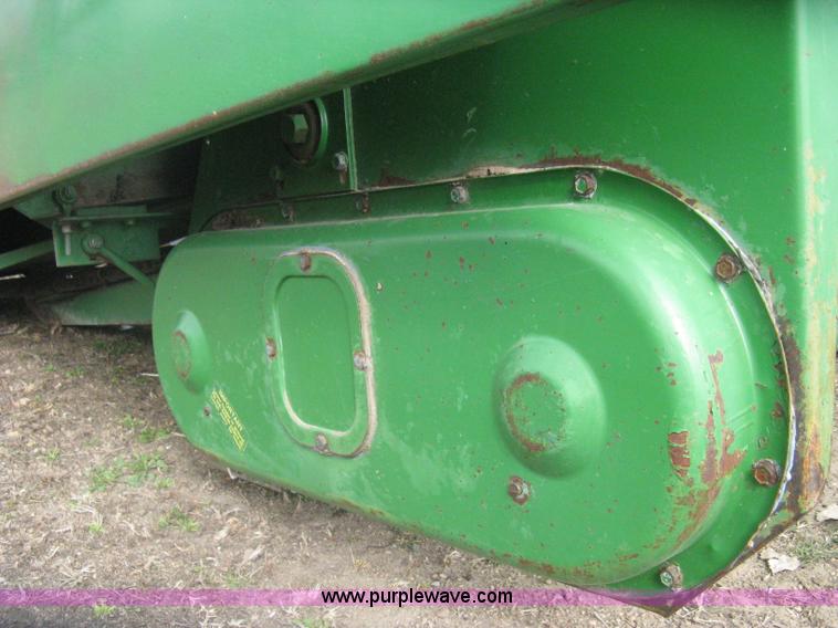 image for item I5671 John Deere 843 corn head
