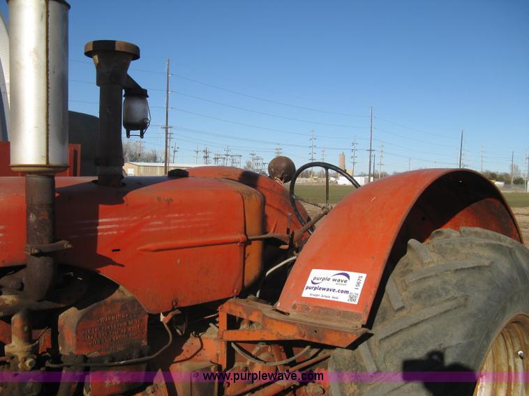 image for item I5675 Case LA tractor