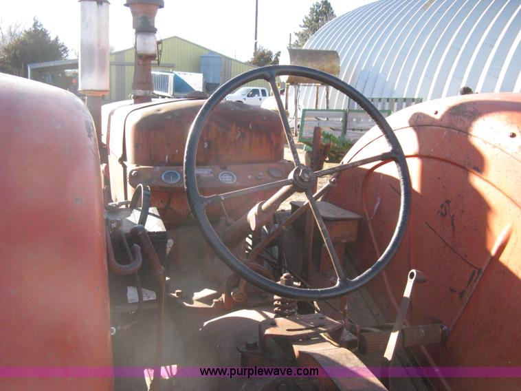 image for item I5675 Case LA tractor