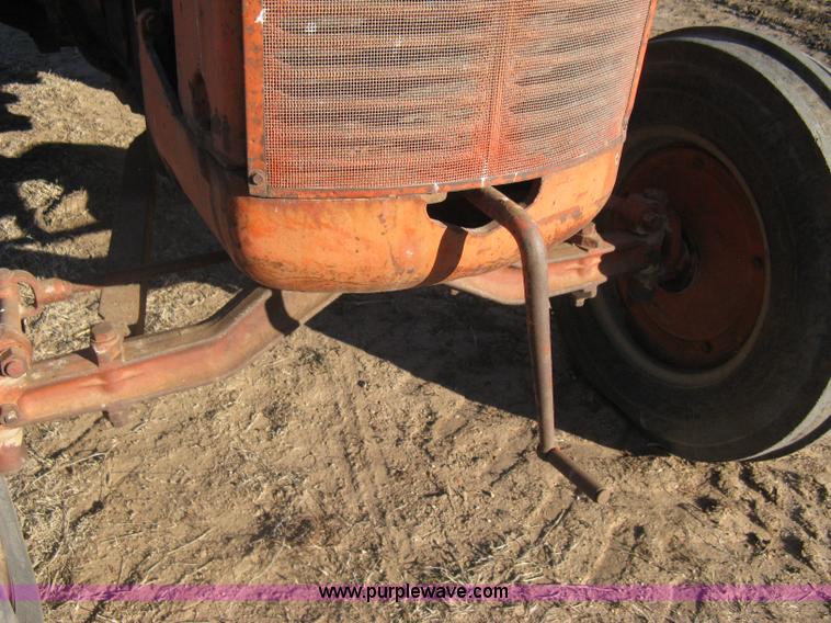 image for item I5675 Case LA tractor