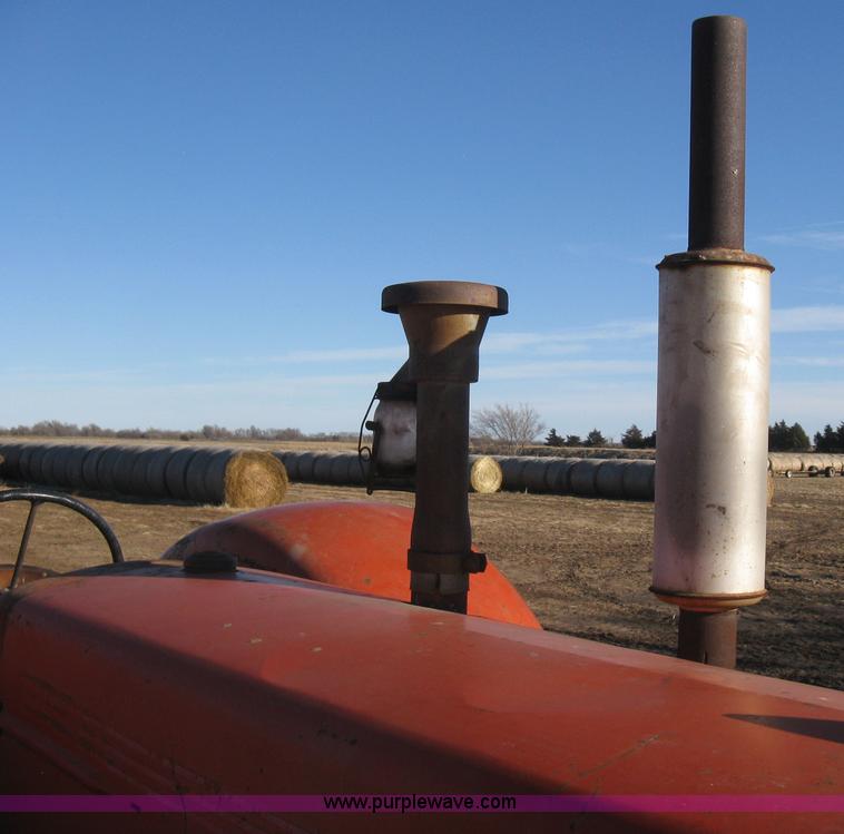 image for item I5675 Case LA tractor