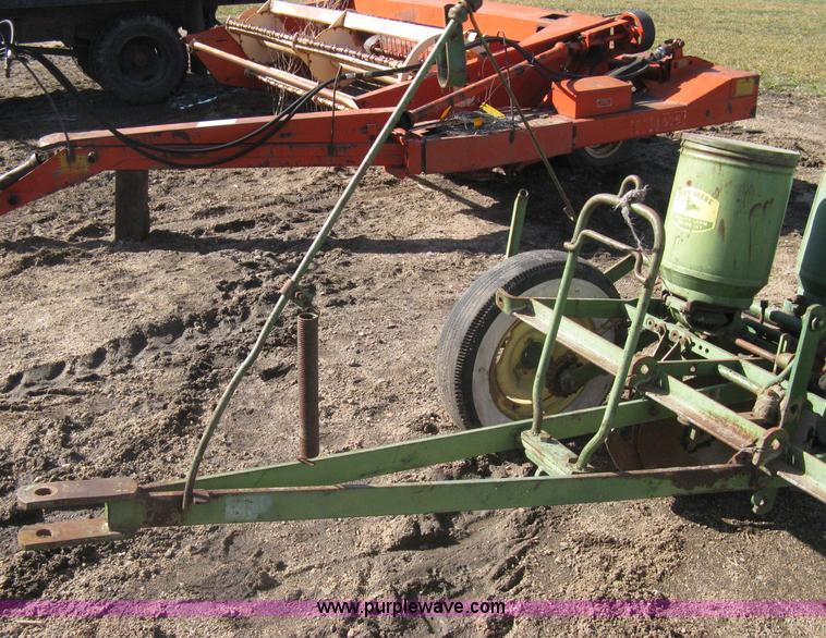image for item I5693 John Deere two row vintage planter