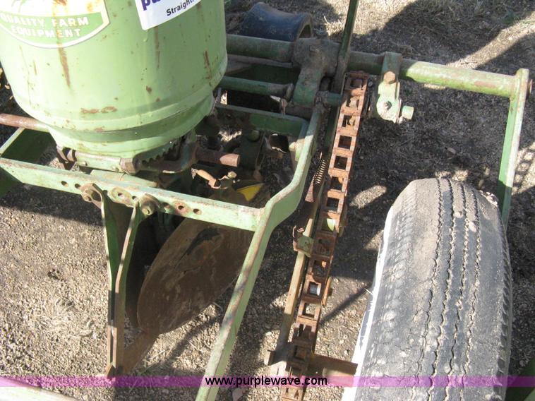 image for item I5693 John Deere two row vintage planter