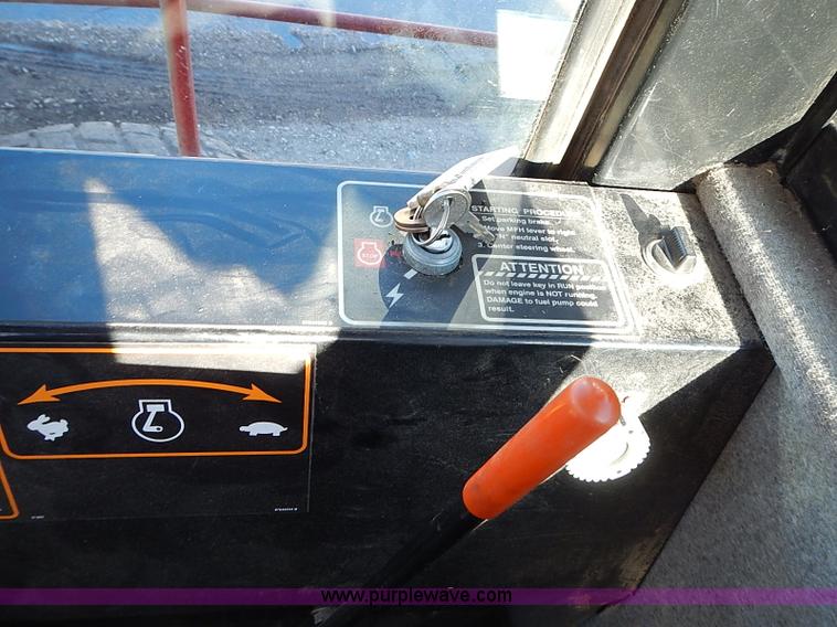 image for item I9407 2005 New Holland HW305 self-propelled windrower