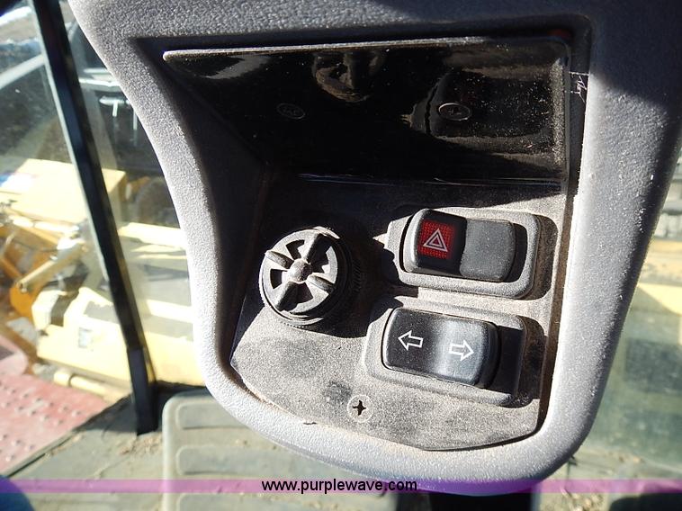 image for item I9407 2005 New Holland HW305 self-propelled windrower