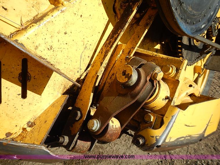 image for item I9407 2005 New Holland HW305 self-propelled windrower