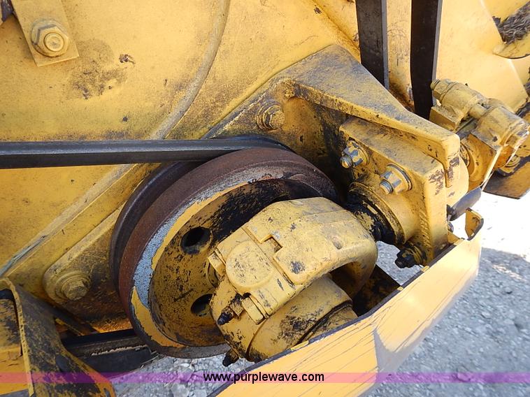 image for item I9407 2005 New Holland HW305 self-propelled windrower