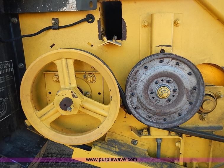 image for item I9407 2005 New Holland HW305 self-propelled windrower