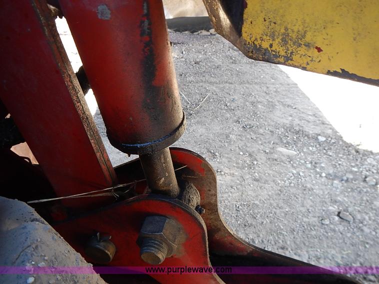 image for item I9407 2005 New Holland HW305 self-propelled windrower