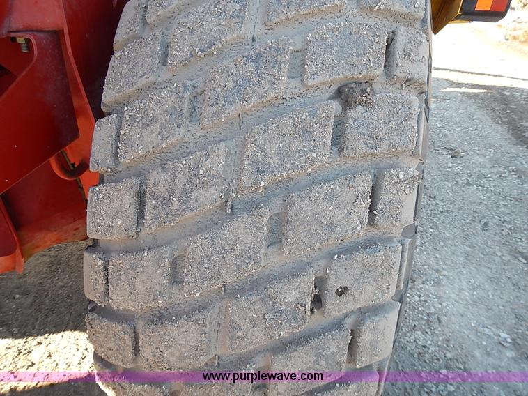 image for item I9407 2005 New Holland HW305 self-propelled windrower