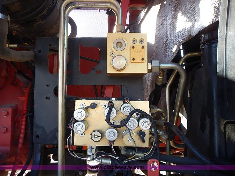 image for item I9407 2005 New Holland HW305 self-propelled windrower