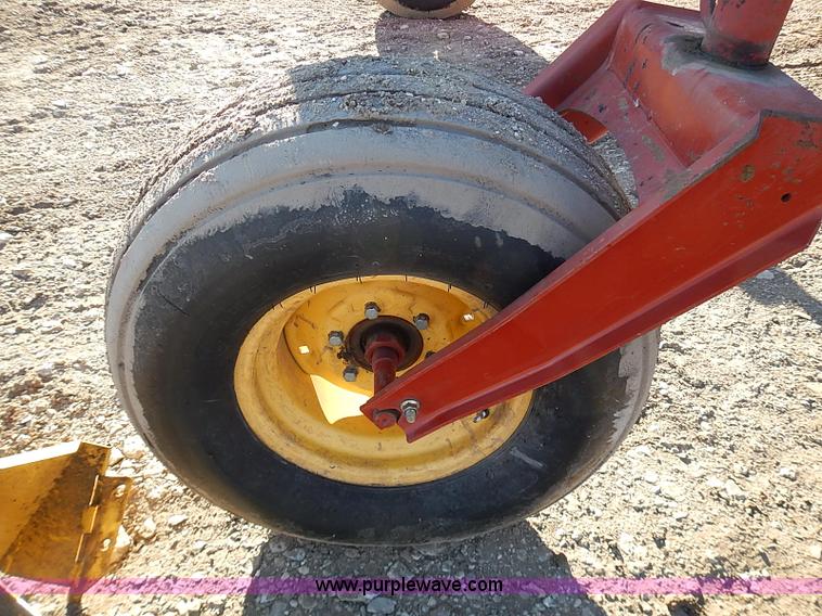 image for item I9407 2005 New Holland HW305 self-propelled windrower