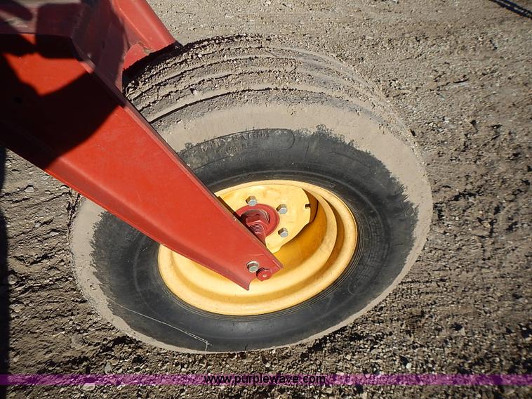 image for item I9407 2005 New Holland HW305 self-propelled windrower