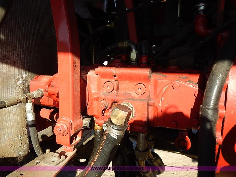 image for item I9407 2005 New Holland HW305 self-propelled windrower