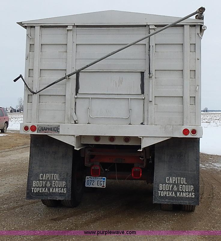 image for item I9425 1976 International Loadstar 1700 grain truck