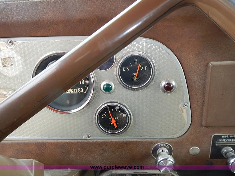 image for item I9425 1976 International Loadstar 1700 grain truck