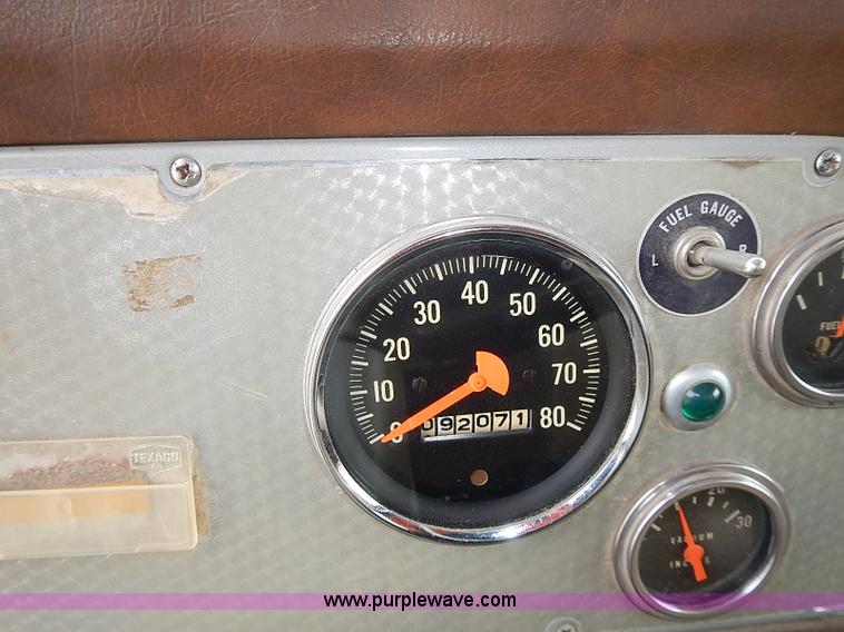 image for item I9425 1976 International Loadstar 1700 grain truck