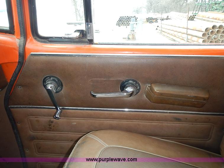 image for item I9425 1976 International Loadstar 1700 grain truck