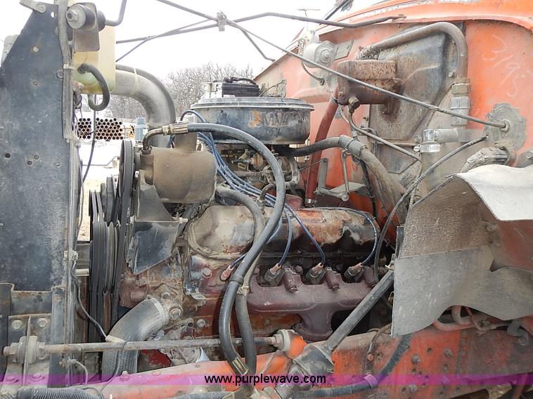 image for item I9425 1976 International Loadstar 1700 grain truck