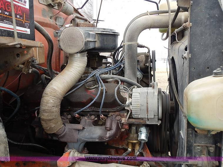 image for item I9425 1976 International Loadstar 1700 grain truck