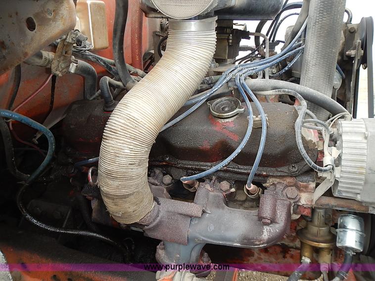 image for item I9425 1976 International Loadstar 1700 grain truck