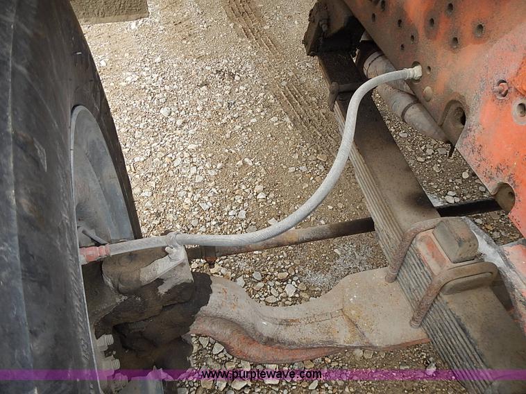 image for item I9425 1976 International Loadstar 1700 grain truck