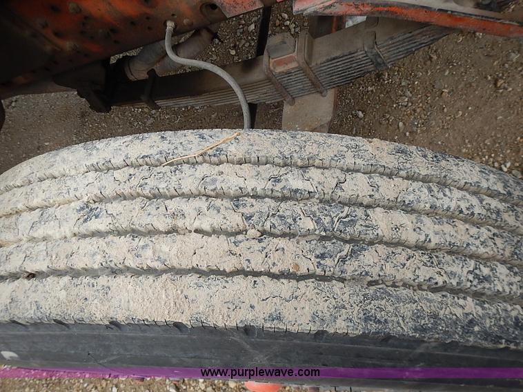 image for item I9425 1976 International Loadstar 1700 grain truck