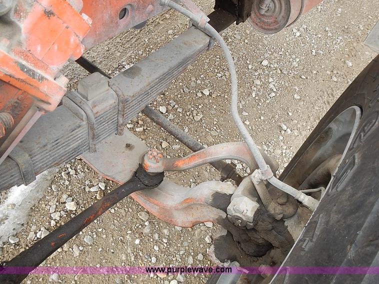 image for item I9425 1976 International Loadstar 1700 grain truck