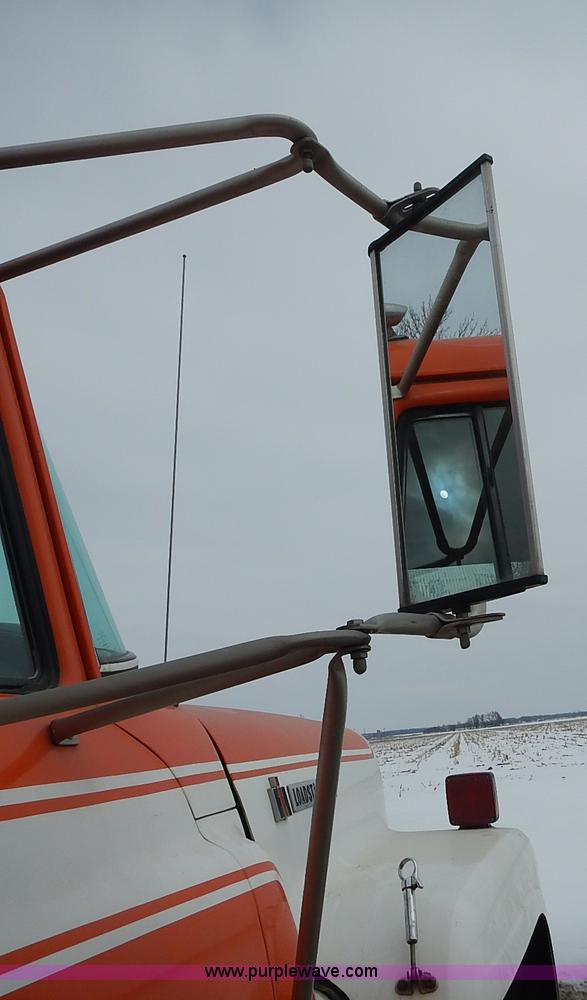 image for item I9425 1976 International Loadstar 1700 grain truck