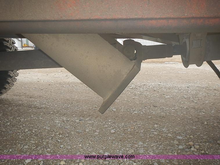 image for item I9425 1976 International Loadstar 1700 grain truck