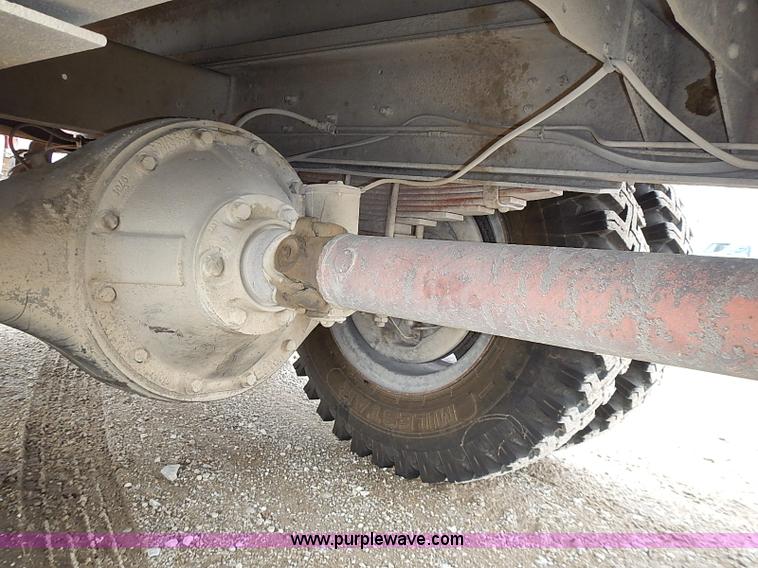 image for item I9425 1976 International Loadstar 1700 grain truck