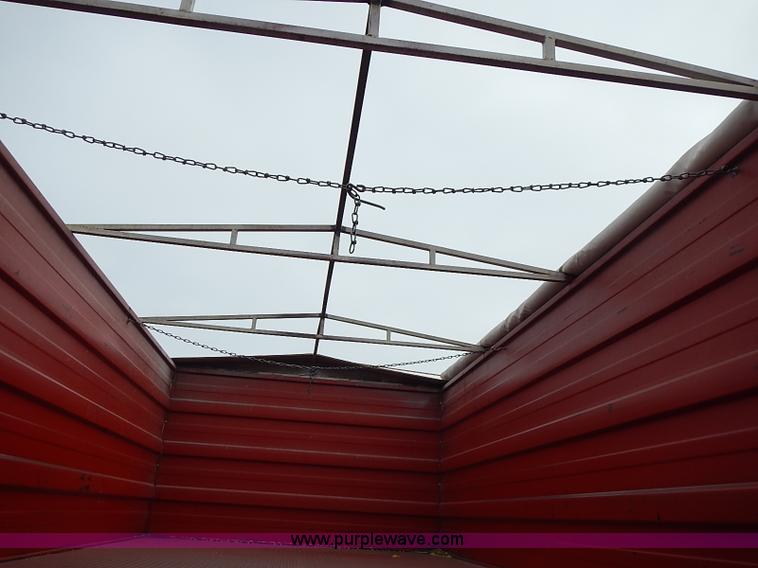 image for item I9425 1976 International Loadstar 1700 grain truck