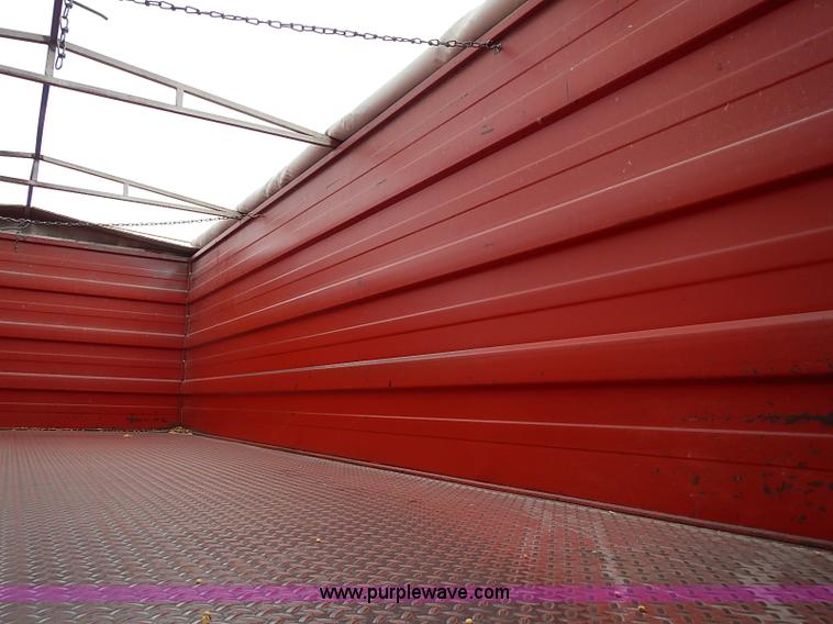 image for item I9425 1976 International Loadstar 1700 grain truck