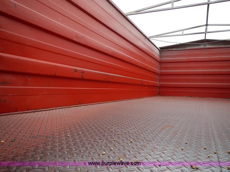 image for item I9425 1976 International Loadstar 1700 grain truck