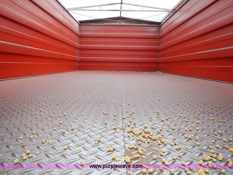 image for item I9425 1976 International Loadstar 1700 grain truck