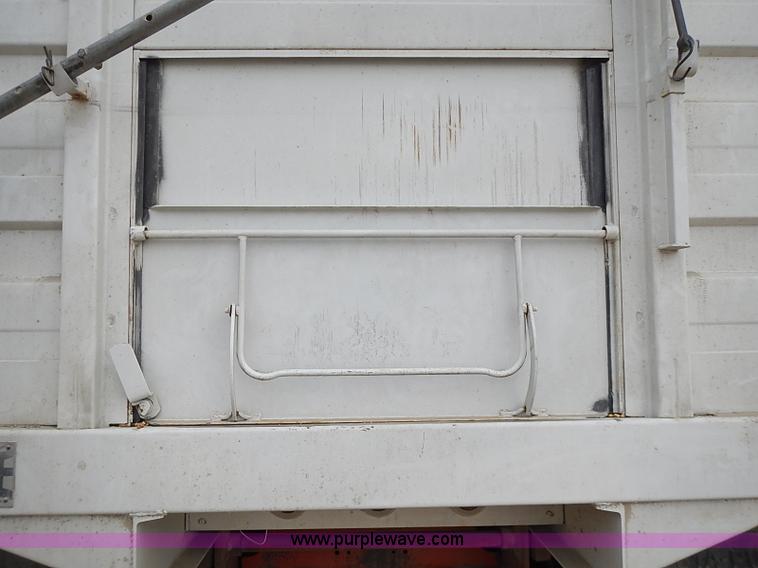 image for item I9425 1976 International Loadstar 1700 grain truck