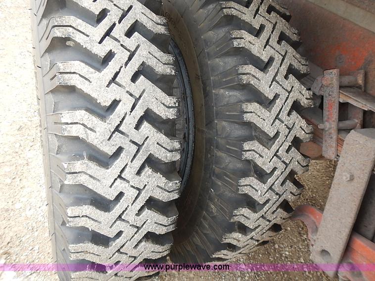 image for item I9425 1976 International Loadstar 1700 grain truck