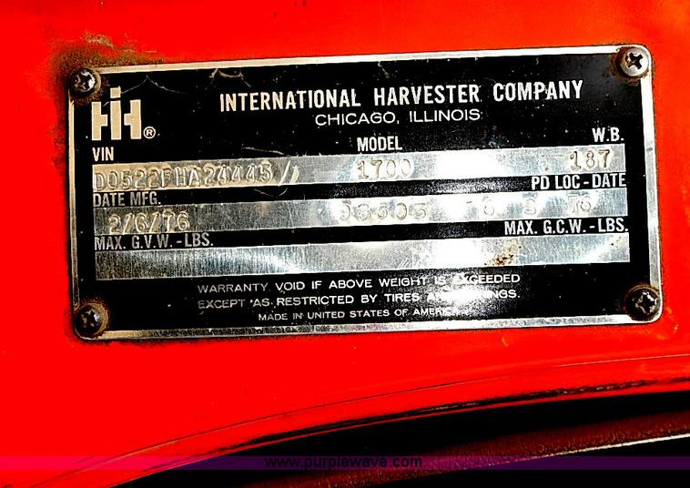 image for item I9425 1976 International Loadstar 1700 grain truck