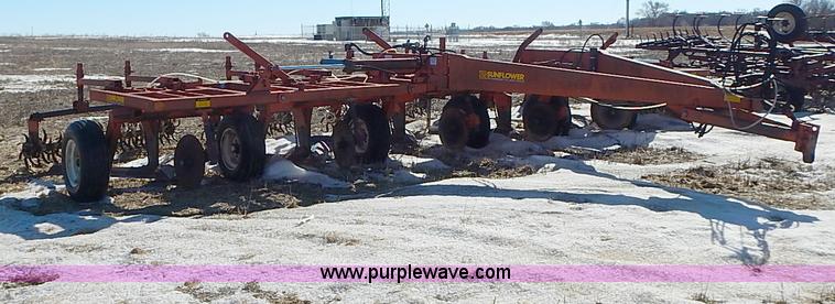 image for item I9426 1989 Sunflower 3660-30 30' V-blade cultivator