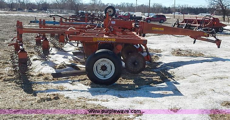image for item I9426 1989 Sunflower 3660-30 30' V-blade cultivator