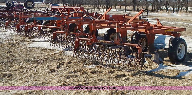 image for item I9426 1989 Sunflower 3660-30 30' V-blade cultivator