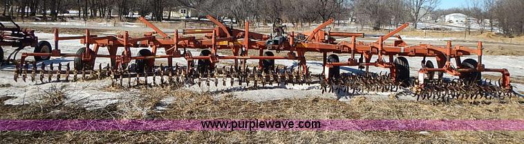 image for item I9426 1989 Sunflower 3660-30 30' V-blade cultivator