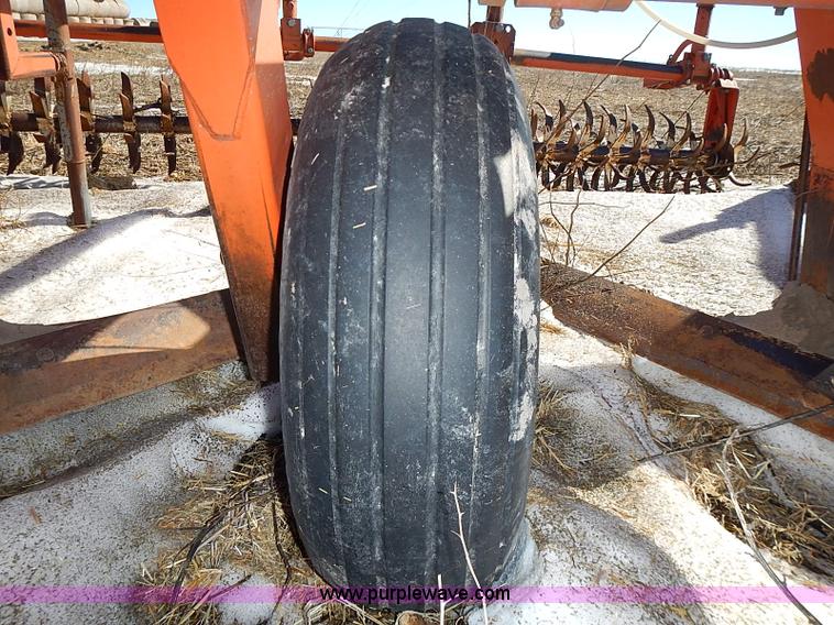 image for item I9426 1989 Sunflower 3660-30 30' V-blade cultivator