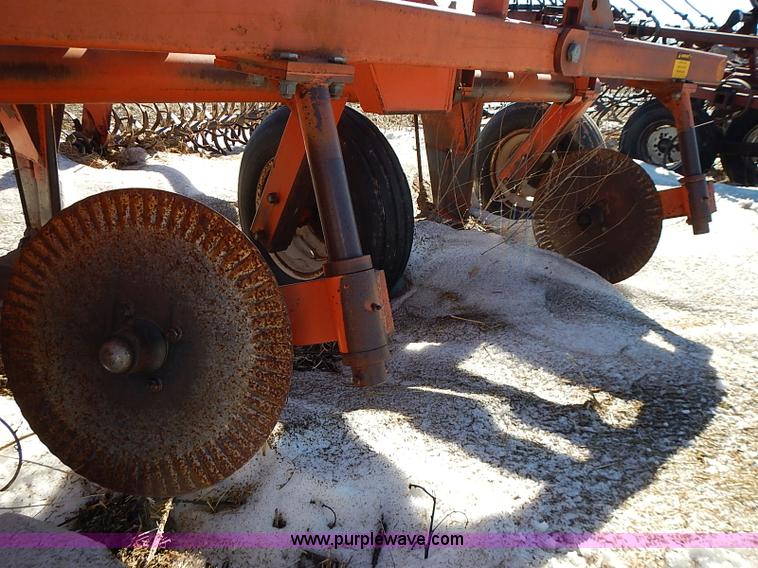 image for item I9426 1989 Sunflower 3660-30 30' V-blade cultivator