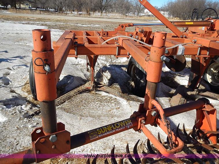 image for item I9426 1989 Sunflower 3660-30 30' V-blade cultivator