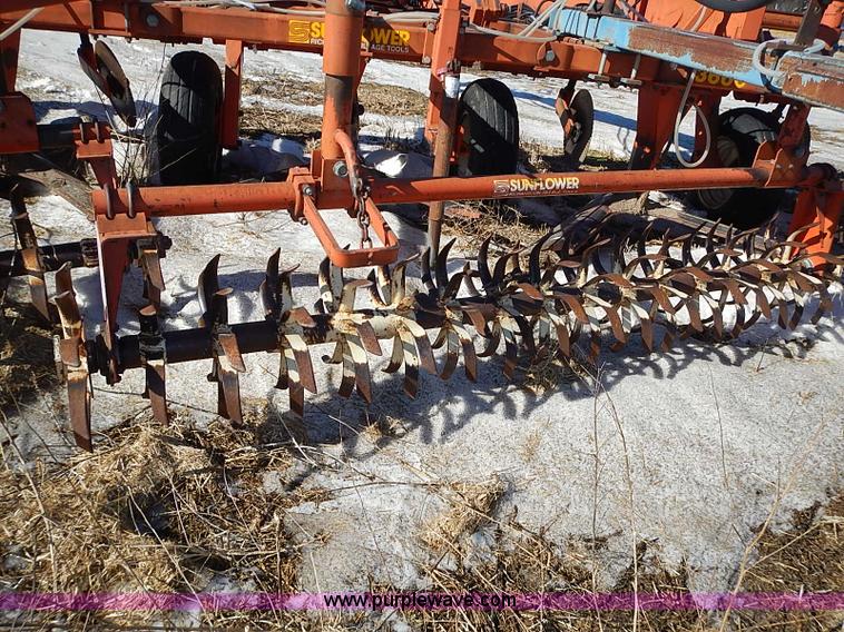 image for item I9426 1989 Sunflower 3660-30 30' V-blade cultivator